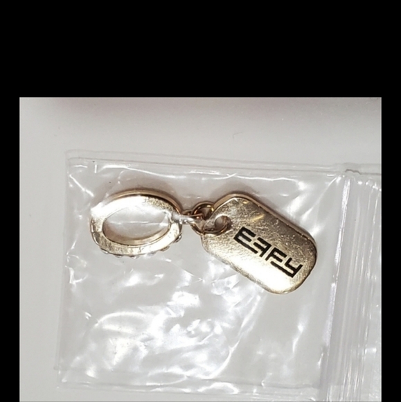 Effy tag charm, with rhinestones. Goldtone - Picture 3 of 6